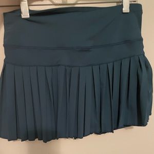 Blueish greenish good hinge skirt
